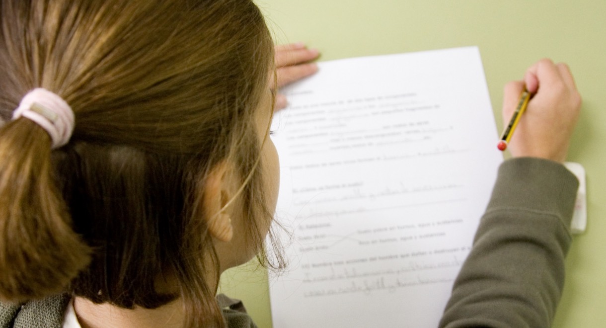 The hypercorrection effect and the benefits of practice testing in learning The hypercorrection effect and the benefits of practice testing in learning